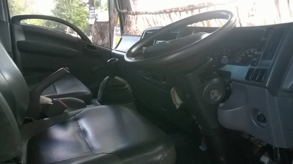 ขาย 6 ล้อ ISUZU NQR 175 ยาว 5.50 เมตร ออกห้างมือเดียวปี 53 สภาพสวยเดิมพร้อมใช้ เครื่องไม่เคยแกะ คัสซีสวยตลอดเส้น พร้อมคอกเหล็ก ทะเบียนพร้อม ราคาต่อรองได้ครับ