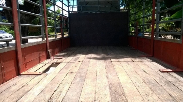 ขาย 6 ล้อ ISUZU NQR 175 ยาว 5.50 เมตร ออกห้างมือเดียวปี 53 สภาพสวยเดิมพร้อมใช้ เครื่องไม่เคยแกะ คัสซีสวยตลอดเส้น พร้อมคอกเหล็ก ทะเบียนพร้อม ราคาต่อรองได้ครับ