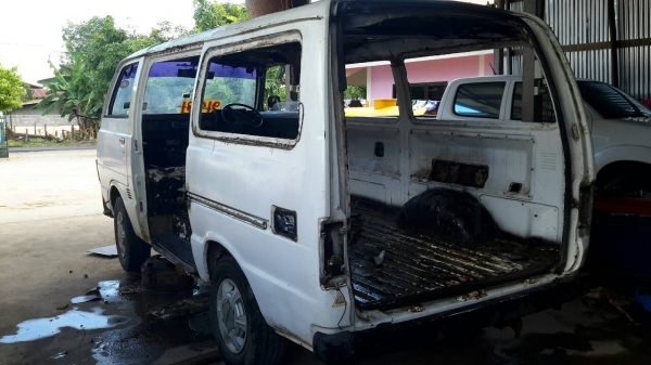 ขายซากรถตู้