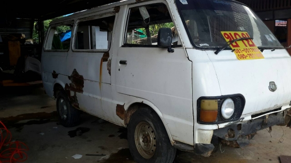 ขายซากรถตู้