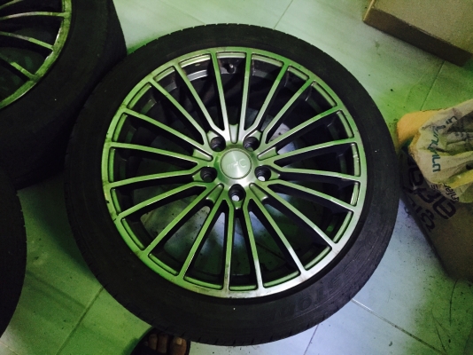 ขายแม็ก18พร้อมยางปี14 225/45/18 กฤษดา087-1691151
