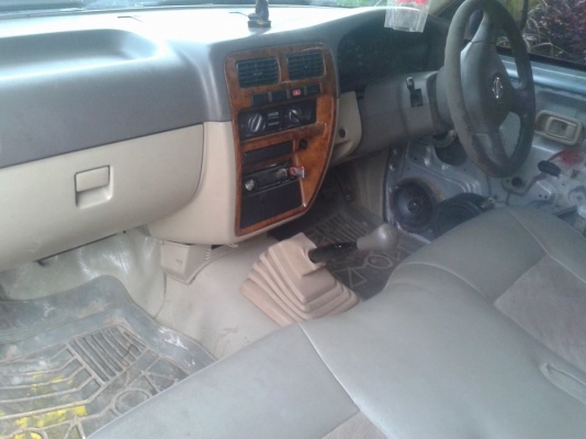 ข่ายด่วนนิสสันเพลาลอยพร้อมคอก