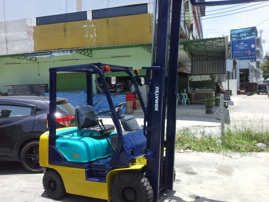 KOMATSU FD15-16 ขนาด1.5ตัน เสาสูง3เมตร เกียร์ธรรมดา เครื่องยนต์ดีเซลC240 งาเลื่อนซ้ายขวาได้ ยางตันใหม่4เส้น ราคาต่อรองได้0816161541