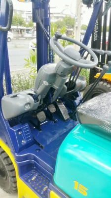 KOMATSU FD15-16 ขนาด1.5ตัน เสาสูง3เมตร เกียร์ธรรมดา เครื่องยนต์ดีเซลC240 งาเลื่อนซ้ายขวาได้ ยางตันใหม่4เส้น ราคาต่อรองได้0816161541