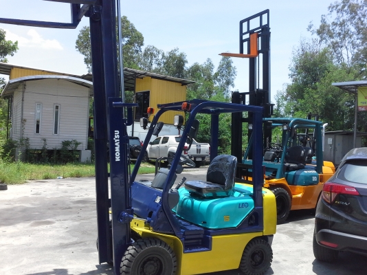 KOMATSU FD15-16 ขนาด1.5ตัน เสาสูง3เมตร เกียร์ธรรมดา เครื่องยนต์ดีเซลC240 งาเลื่อนซ้ายขวาได้ ยางตันใหม่4เส้น ราคาต่อรองได้0816161541