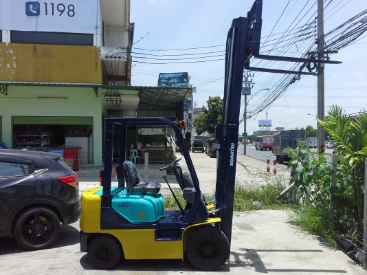 KOMATSU FD15-16 ขนาด1.5ตัน เสาสูง3เมตร เกียร์ธรรมดา เครื่องยนต์ดีเซลC240 งาเลื่อนซ้ายขวาได้ ยางตันใหม่4เส้น ราคาต่อรองได้0816161541