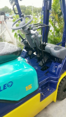 KOMATSU FD15-16 ขนาด1.5ตัน เสาสูง3เมตร เกียร์ธรรมดา เครื่องยนต์ดีเซลC240 งาเลื่อนซ้ายขวาได้ ยางตันใหม่4เส้น ราคาต่อรองได้0816161541