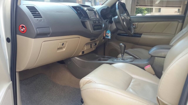 ขาย FORTUNER ปี12 เครื่องเบนซิล2.7