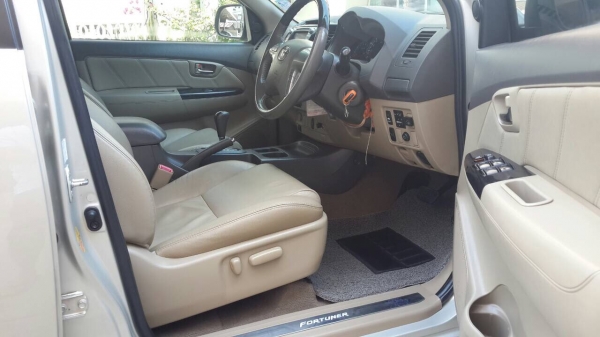 ขาย FORTUNER ปี12 เครื่องเบนซิล2.7