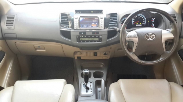 ขาย FORTUNER ปี12 เครื่องเบนซิล2.7