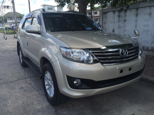 ขาย FORTUNER ปี12 เครื่องเบนซิล2.7