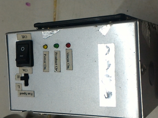 พัดลมปล่อยประจุลบเพิ่อดักจับฝุ่นและกลิ่นต่างๆในอากาศภายในห้อง