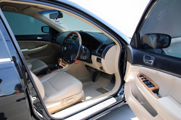 HONDA Accord 2.4 สีดำ ปี 2003 HONDA Accord 2.4 สีดำ ปี 2003