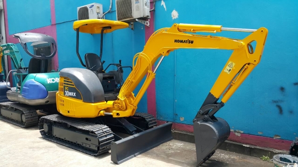 ขาย รถขุด KOMATSU รุ่น PC30MR-1- มือสองญี่ปุ่น แทร็กเหล็ก สลักแน่น ทุกส่วน  ทำงานไว คอนโทรลสั้น มือถือ /LINE ID : 0818753444
