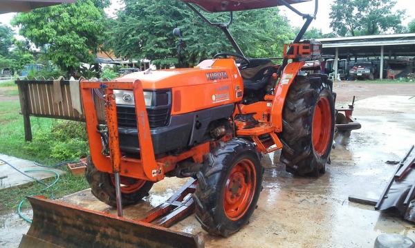 KUBOTA L4508 ไม่มีอุปกรณ์นะครับ เล่มพร้อม รถมือเดียวครับ สีเดิมบาง KUBOTA L4508 ไม่มีอุปกรณ์นะครับ เล่มพร้อม รถมือเดียวครับ สีเดิมบาง