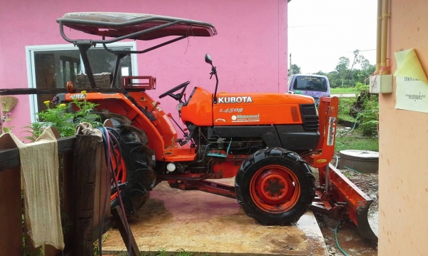 KUBOTA L4508 ไม่มีอุปกรณ์นะครับ เล่มพร้อม รถมือเดียวครับ สีเดิมบาง KUBOTA L4508 ไม่มีอุปกรณ์นะครับ เล่มพร้อม รถมือเดียวครับ สีเดิมบาง