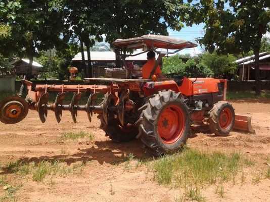 KUBOTA L4508 ไม่มีอุปกรณ์นะครับ เล่มพร้อม รถมือเดียวครับ สีเดิมบาง KUBOTA L4508 ไม่มีอุปกรณ์นะครับ เล่มพร้อม รถมือเดียวครับ สีเดิมบาง