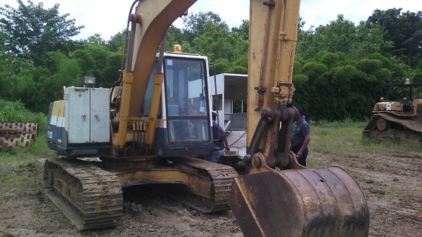 ขายรถแบคโฮkomatsuPC200-5รถทำ4พันกว่าชั้วโมงมีเล่มทะเบืยน