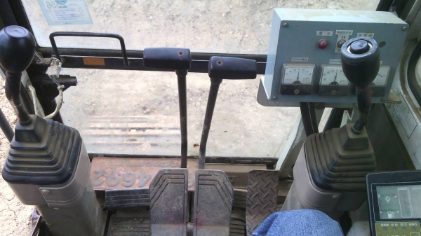 ขายรถแบคโฮkomatsuPC200-5รถทำ4พันกว่าชั้วโมงมีเล่มทะเบืยน