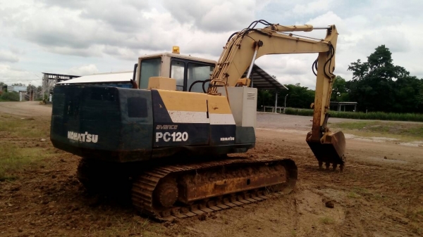 ขายรถแบคโฮkomatsuPC200-5รถทำ4พันกว่าชั้วโมงมีเล่มทะเบืยน