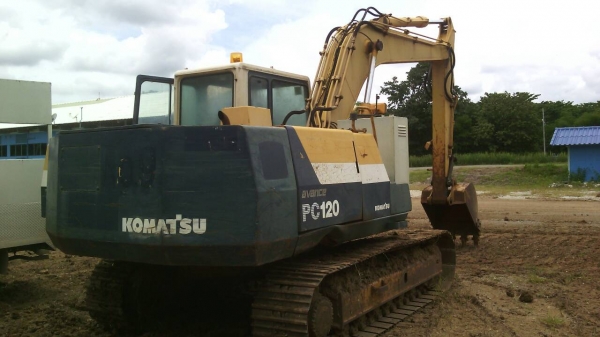 ขายรถแบคโฮkomatsuPC200-5รถทำ4พันกว่าชั้วโมงมีเล่มทะเบืยน