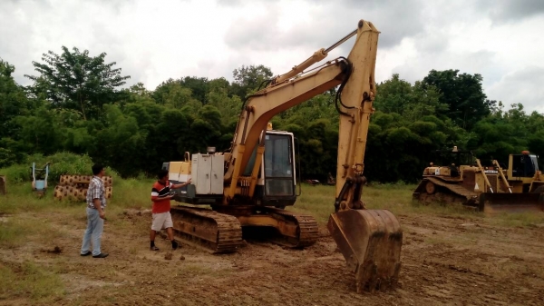 ขายรถแบคโฮkomatsuPC200-5รถทำ4พันกว่าชั้วโมงมีเล่มทะเบืยน