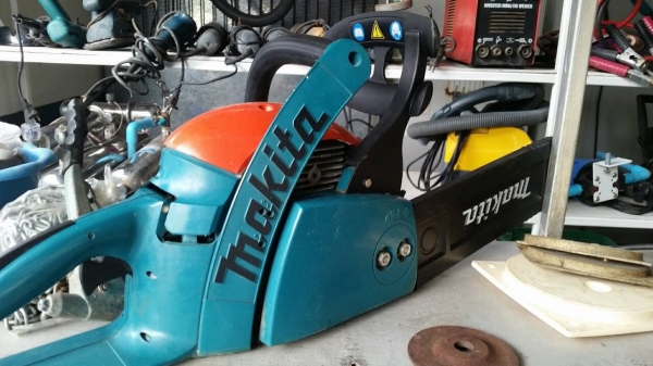 เลื่อยเครื่องมากีตา  ขนาด 12  นิ้ว