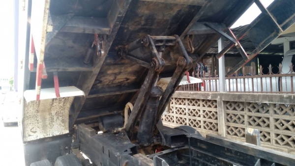 ขายด่วนรถ6ล้อดั้มเครือง150แรงม้าปี53รถสวยวิ่ง154500กิโล