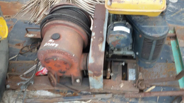 วินช์อเนกประสงค์พร้อมเครื่องยนต์ เดินหน้า - ถอยหลังได้