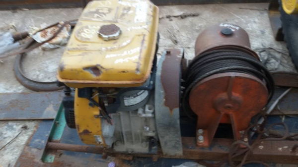 วินช์อเนกประสงค์พร้อมเครื่องยนต์ เดินหน้า - ถอยหลังได้