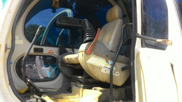 ขาย KOBELCO  SK 200-2 มาร์คไฟว์ ธรรมดา  สภาพดี  พร้อมใช้ สนใจดทร 089-3818694  ดวงนภา  เตียวตระกูล