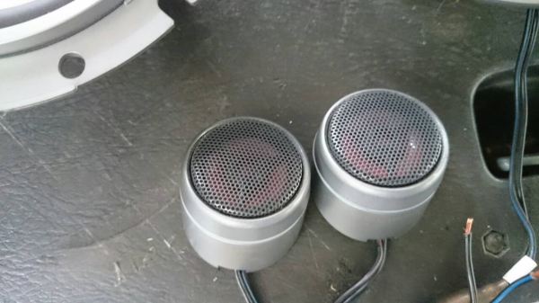 ลำโพงกลางเบส EClip สัญชาติญี่ปุ่นสภาพสวยกริ๊บพร้อม ทวิตเตอร์แหลม