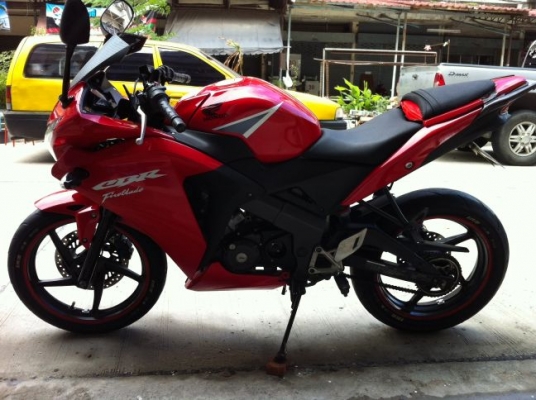 ขาย cbr150iสีแดง ปี2011 ราคา 42,000 บาท ราคานี้ไม่ลดแล้ว