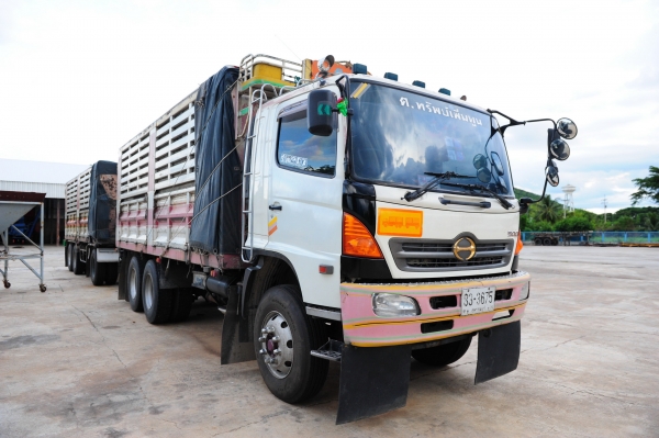 Hino Mega 320 แม่-ลูก คอกเกษตร ลูก 3 เพลา สภาพพร้อมใช้งาน Hino Mega 320 แม่-ลูก คอกเกษตร ลูก 3 เพลา สภาพพร้อมใช้งาน