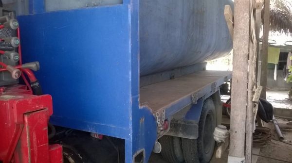 รถฮีโน่ 6  ล้อ FF172 ติดเครน  3.7 ตัน.  187 แรงม้า.    สนใจติดต่อ  081 - 6079515