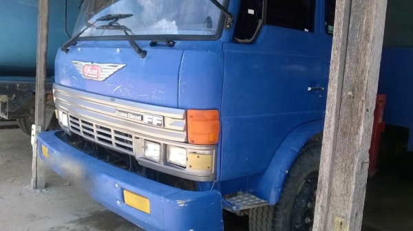 รถฮีโน่ 6  ล้อ FF172 ติดเครน  3.7 ตัน.  187 แรงม้า.    สนใจติดต่อ  081 - 6079515