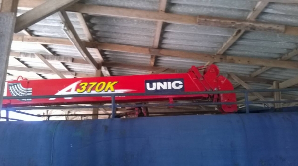 รถฮีโน่ 6  ล้อ FF172 ติดเครน  3.7 ตัน.  187 แรงม้า.    สนใจติดต่อ  081 - 6079515