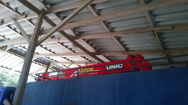 รถฮีโน่ 6  ล้อ FF172 ติดเครน  3.7 ตัน.  187 แรงม้า.    สนใจติดต่อ  081 - 6079515