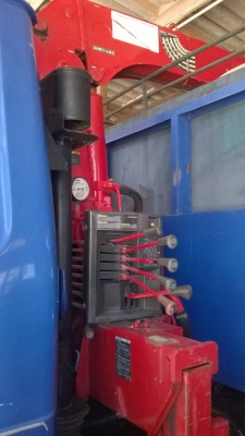 รถฮีโน่ 6  ล้อ FF172 ติดเครน  3.7 ตัน.  187 แรงม้า.    สนใจติดต่อ  081 - 6079515