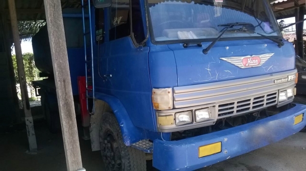 รถฮีโน่ 6  ล้อ FF172 ติดเครน  3.7 ตัน.  187 แรงม้า.    สนใจติดต่อ  081 - 6079515