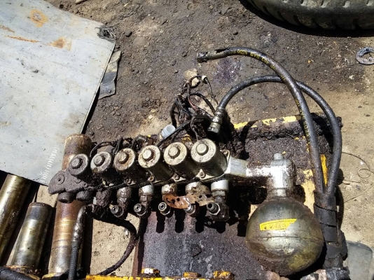 ขายอาหลั่ยแบคโฮ KOMATSU PC200-7 มีหลายรายการตามรูป ขายอาหลั่ยแบคโฮ KOMATSU PC200-7 มีหลายรายการตามรูป