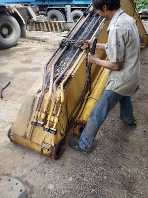 ขายอาหลั่ยแบคโฮ KOMATSU PC200-7 มีหลายรายการตามรูป ขายอาหลั่ยแบคโฮ KOMATSU PC200-7 มีหลายรายการตามรูป