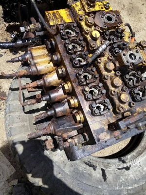 ขายอาหลั่ยแบคโฮ KOMATSU PC200-7 มีหลายรายการตามรูป ขายอาหลั่ยแบคโฮ KOMATSU PC200-7 มีหลายรายการตามรูป