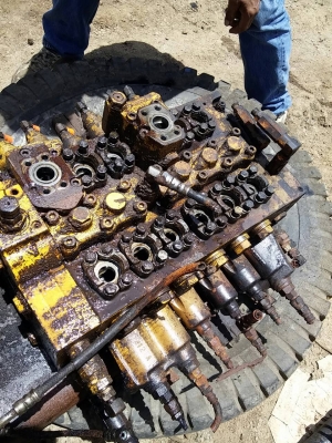 ขายอาหลั่ยแบคโฮ KOMATSU PC200-7 มีหลายรายการตามรูป