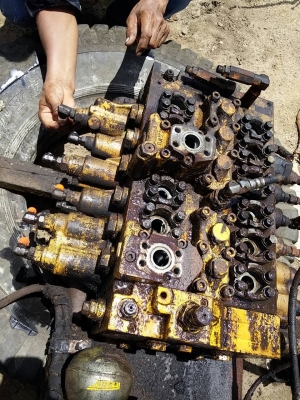 ขายอาหลั่ยแบคโฮ KOMATSU PC200-7 มีหลายรายการตามรูป ขายอาหลั่ยแบคโฮ KOMATSU PC200-7 มีหลายรายการตามรูป