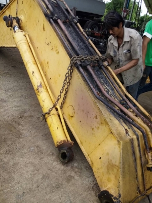 ขายอาหลั่ยแบคโฮ KOMATSU PC200-7 มีหลายรายการตามรูป ขายอาหลั่ยแบคโฮ KOMATSU PC200-7 มีหลายรายการตามรูป