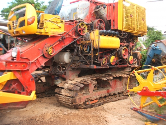 ขายรถเกี่ยวข้าวศักดิ์พัฒนา KM46 ตามสภาพ เครื่องยนต์ฮีโน่ 185 แรงม้า ปั้มไดกิ๋นส์ เบอร์ 22 ตัวเดินแม็คโคร PC-200