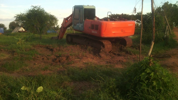 แบ็คโฮ ยื่ห้อHITACHI รุ่สEX 200-2 SUPERสภาพใช้งานได้เลย สนใจติดต่อ 0835601591 หรือ 0903494058