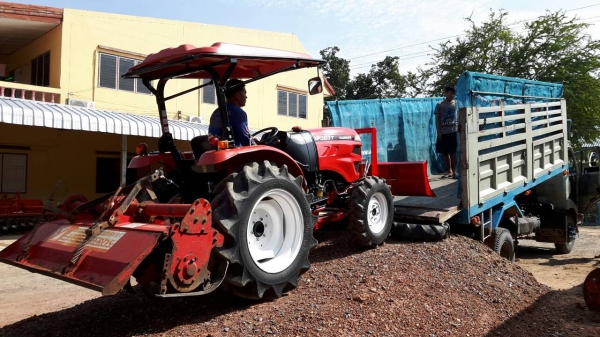 ปัญญาแทรคเตอร์ จัดให้ครับ ยันม่า EF393T ใบมีดคานล่างพร้อมโรตาลี่160!!!สภาพเดิมๆสวยๆ!!!ทำงาน 1,661ชม.จัดส่ง อ.สากเหล็ก จ.พิจิตร