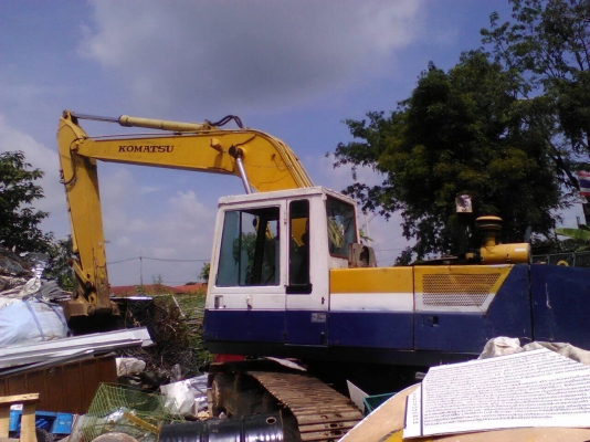 ขายเหมา Komatsu PC200-3